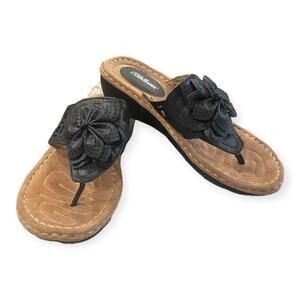 Cobbie Cuddlers Womens 7W Wide Miracle Sandal Thong Flower Comfort Vegan Black
